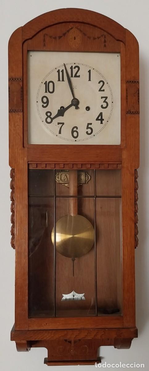 Relojes de pared: Reloj de pared de madera antiguo y en funcionamiento - Foto 1