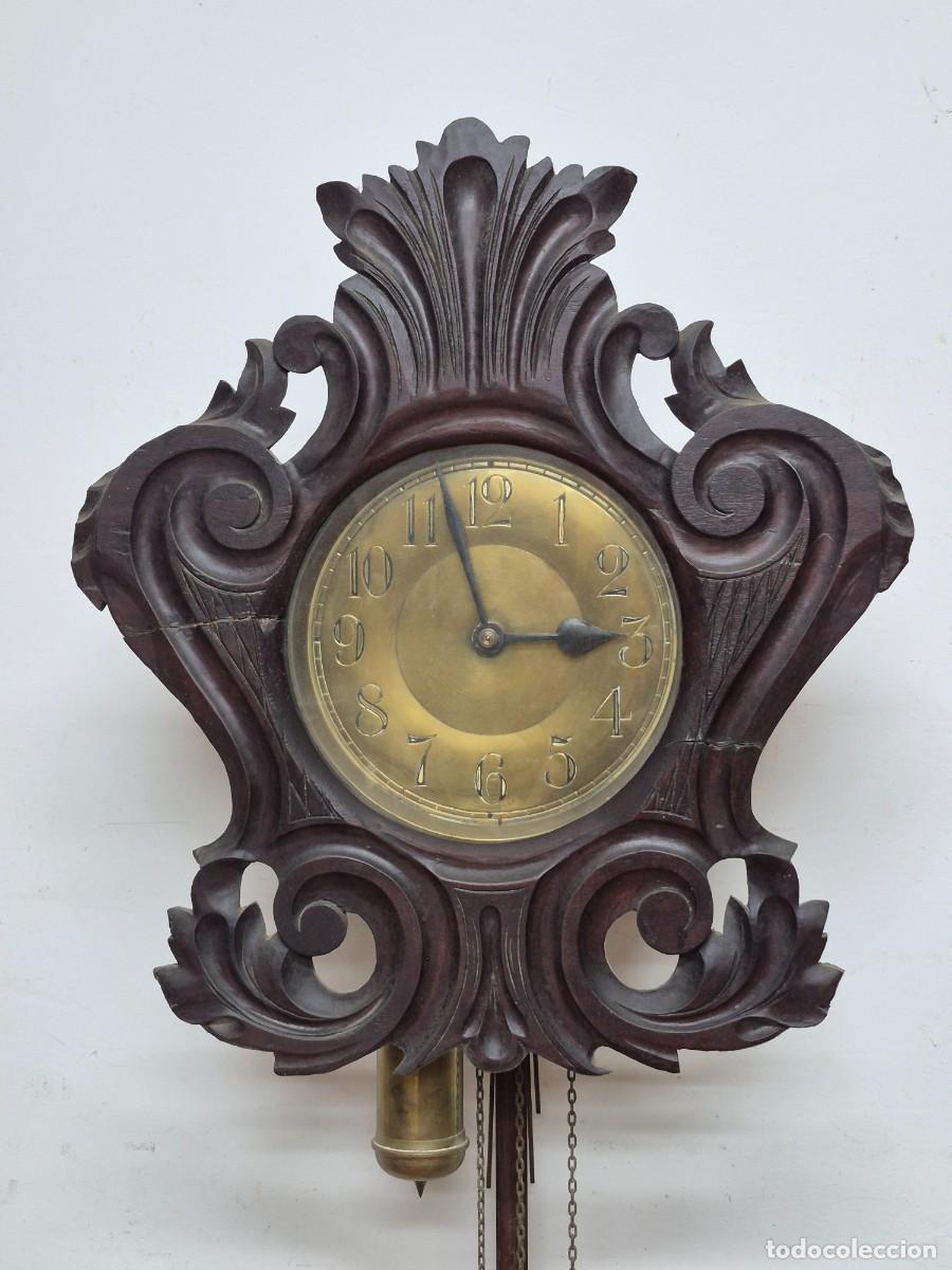Relojes de pared: Reloj de Pared - Talla de Madera - Completo - Funciona - Foto 2