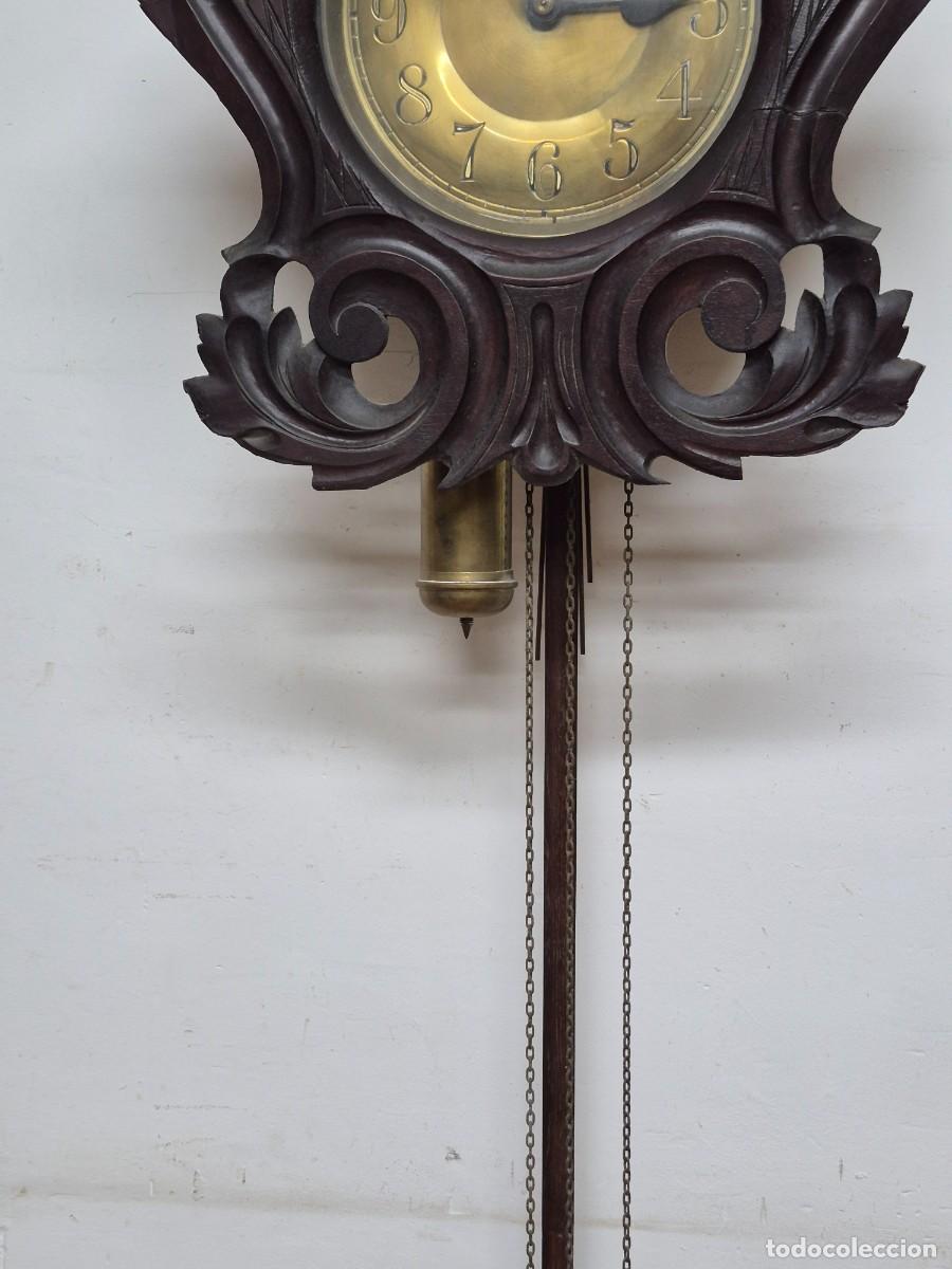 Relojes de pared: Reloj de Pared - Talla de Madera - Completo - Funciona - Foto 3