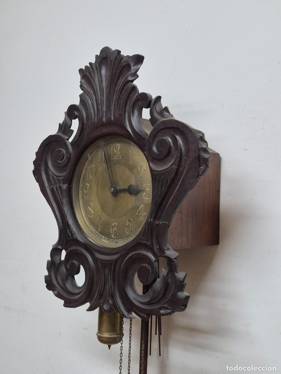 Relojes de pared: Reloj de Pared - Talla de Madera - Completo - Funciona - Foto 5