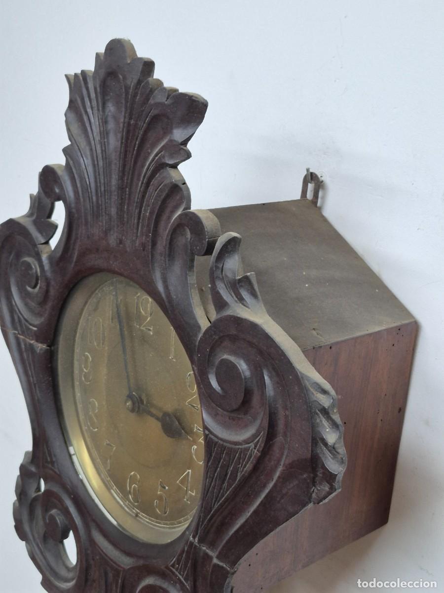 Relojes de pared: Reloj de Pared - Talla de Madera - Completo - Funciona - Foto 7