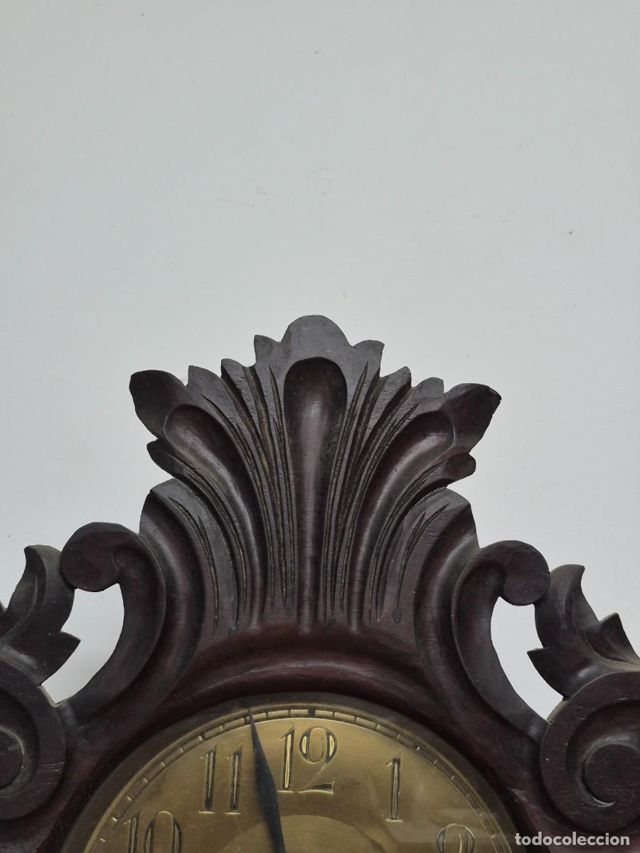 Relojes de pared: Reloj de Pared - Talla de Madera - Completo - Funciona - Foto 11