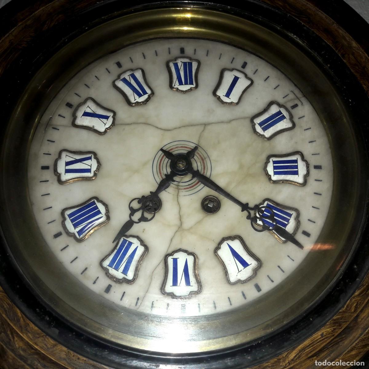 Relojes de pared: SIGLO XIX-RELOJ DE PARED OJO DE BUEY CON SONER&Iacute;A-FUNCIONA-ISABELINO-MORE-DE CUERDA-ALABASTRO