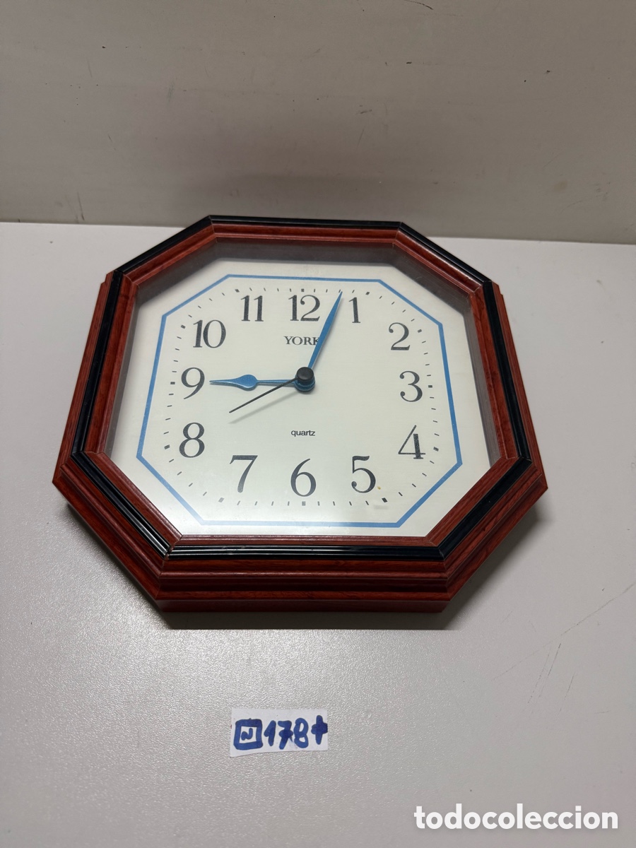 Relojes de pared: reloj de pared de cuarzo de la marca York. - Foto 1