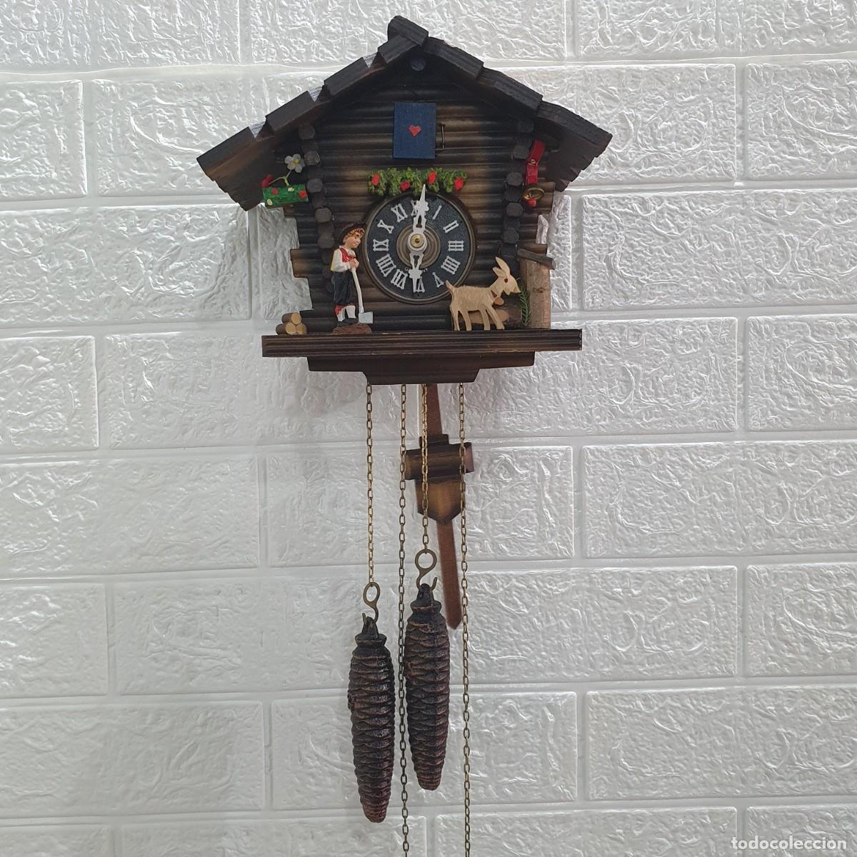 Relojes de pared: Reloj de cuco, un tipo de reloj de p&eacute;ndulo tradicional. - Foto 2