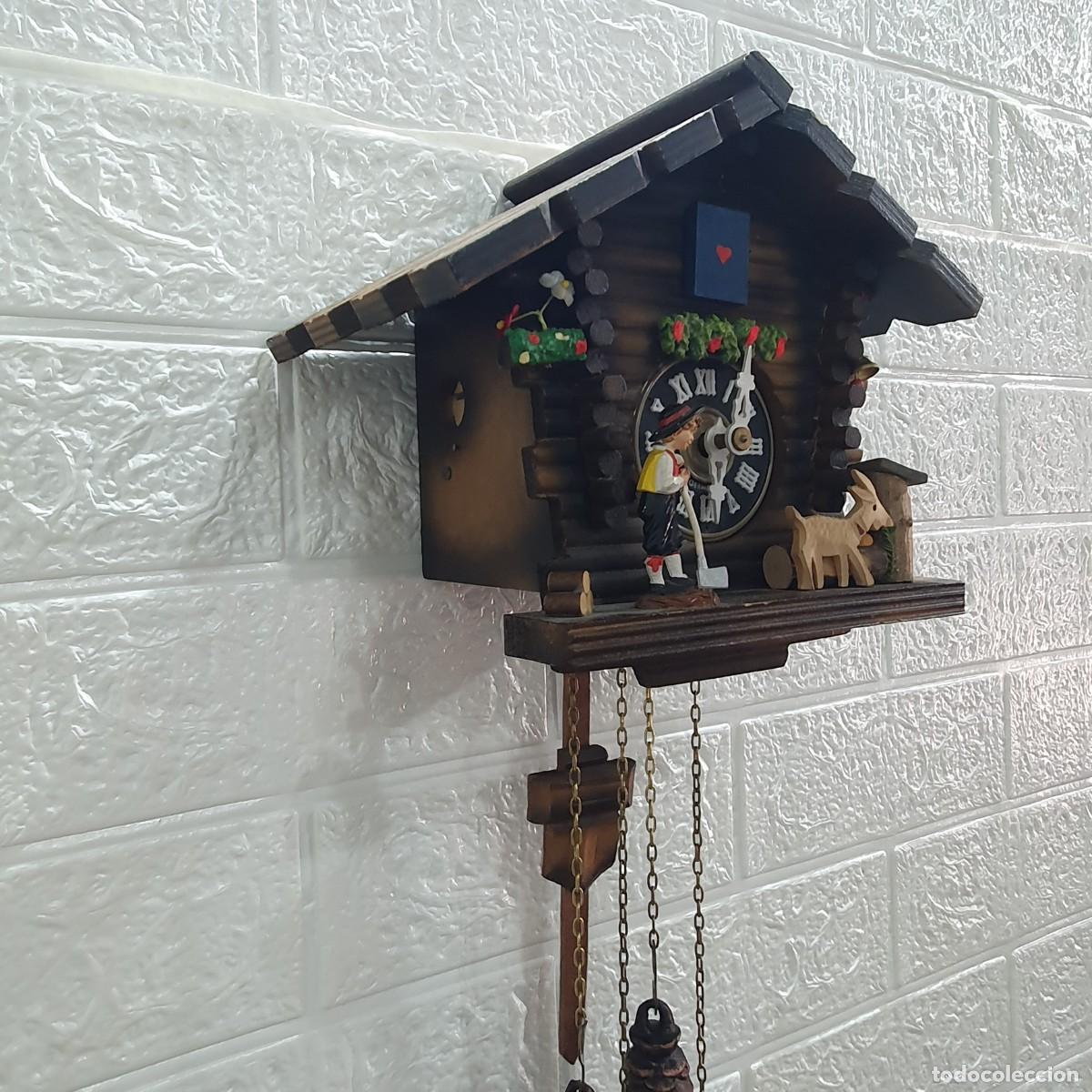 Relojes de pared: Reloj de cuco, un tipo de reloj de p&eacute;ndulo tradicional. - Foto 4