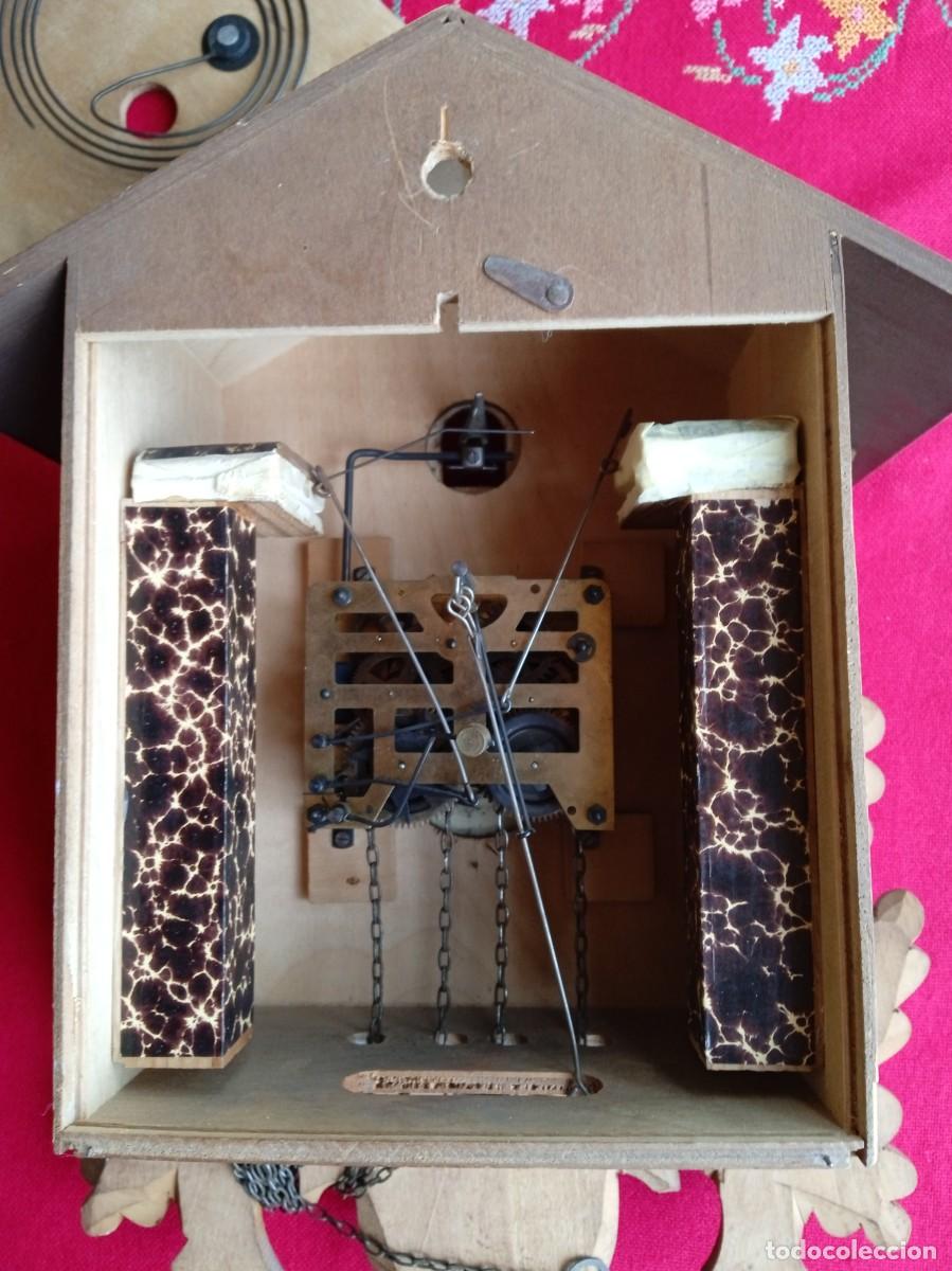 Relojes de pared: Reloj Cuco antiguo alem&aacute;n de cuerda funcionando - Foto 3