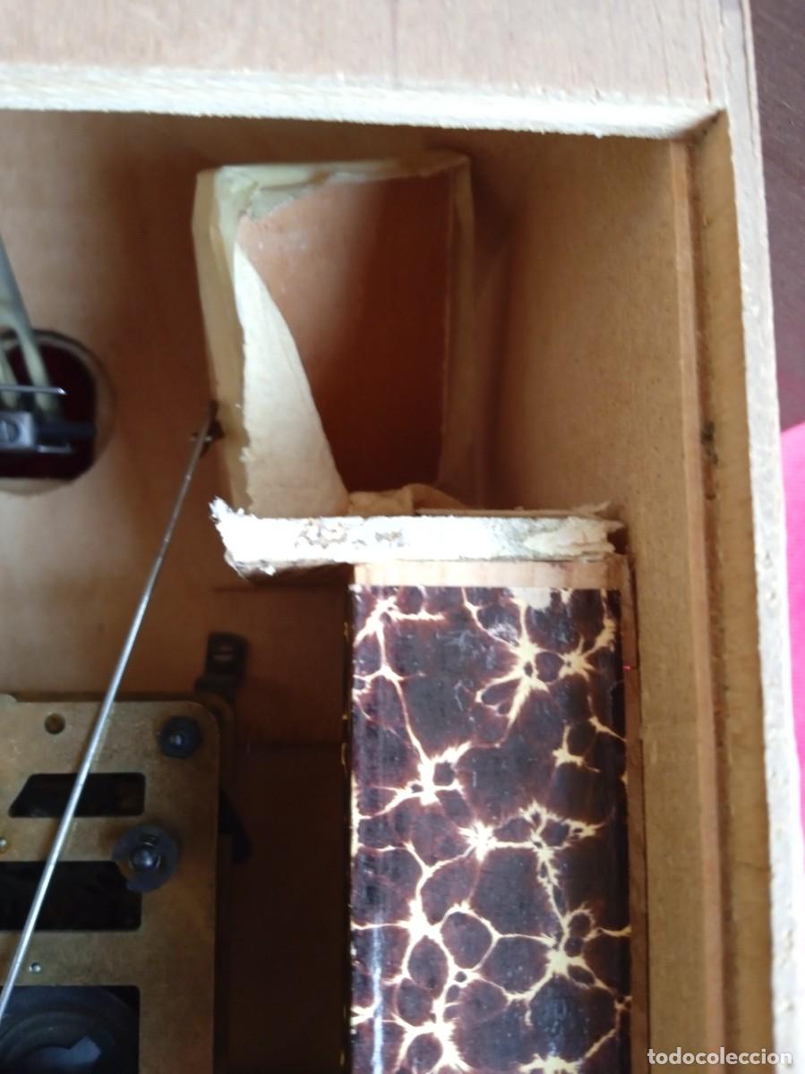 Relojes de pared: Reloj Cuco antiguo alem&aacute;n de cuerda funcionando - Foto 4
