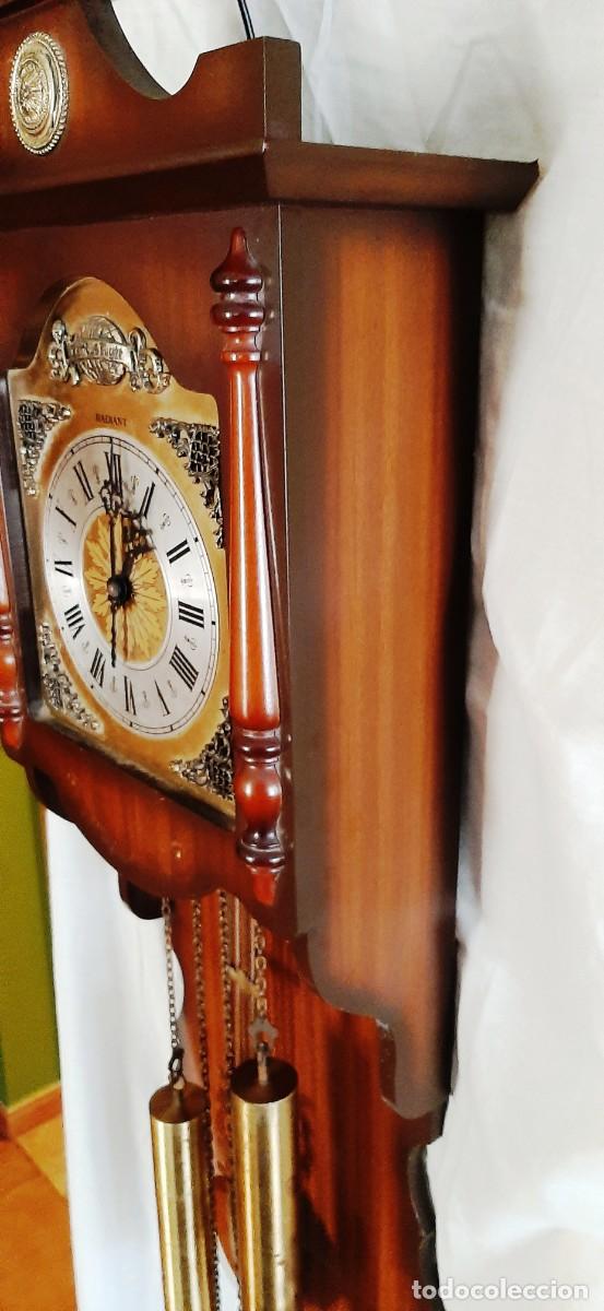 Relojes de pared: Antiguo reloj de pared de la marca Radiant - Foto 6