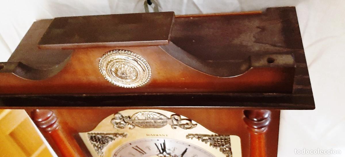 Relojes de pared: Antiguo reloj de pared de la marca Radiant - Foto 7
