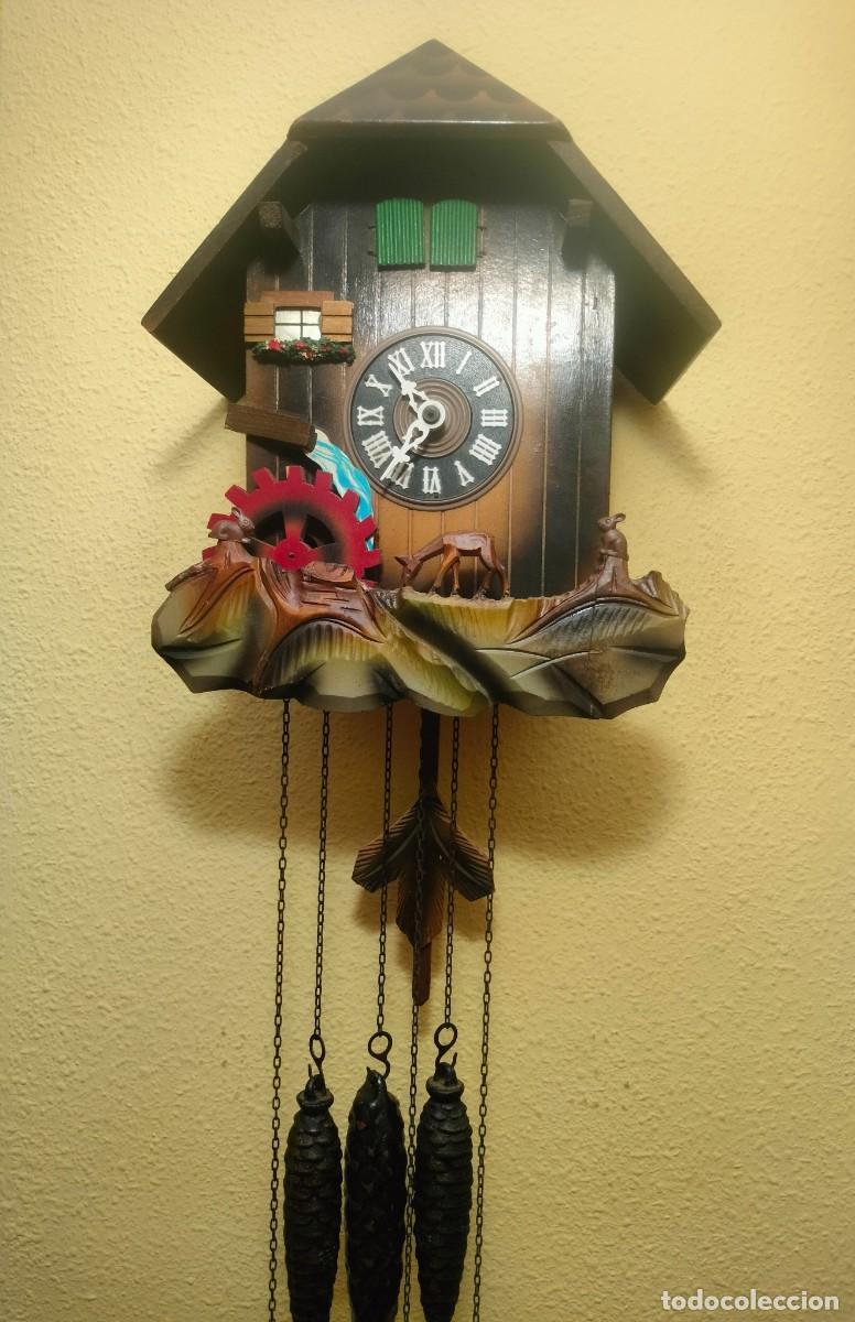 Relojes de pared: RELOJ CUCU-CUCO MUSICAL DE DOS PUERTAS MEC&Aacute;NICO CON RUEDA DE MOLINO.