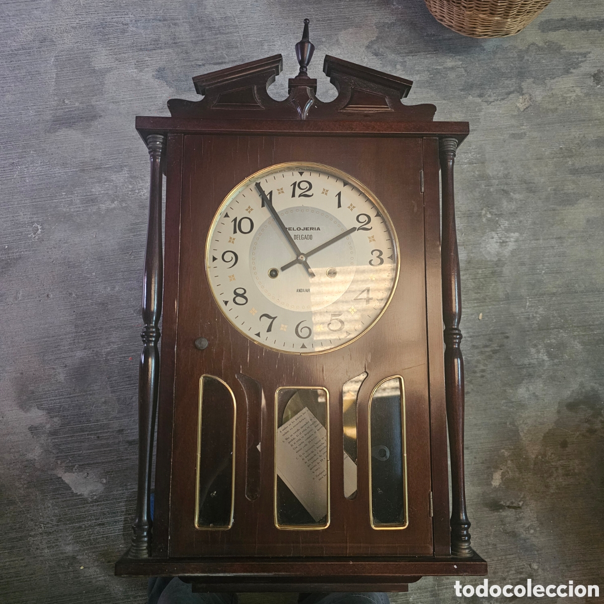 Relojes de pared: Antiguo reloj de pared con p&eacute;ndulo- Relojer&iacute;a Delgado And&uacute;jar