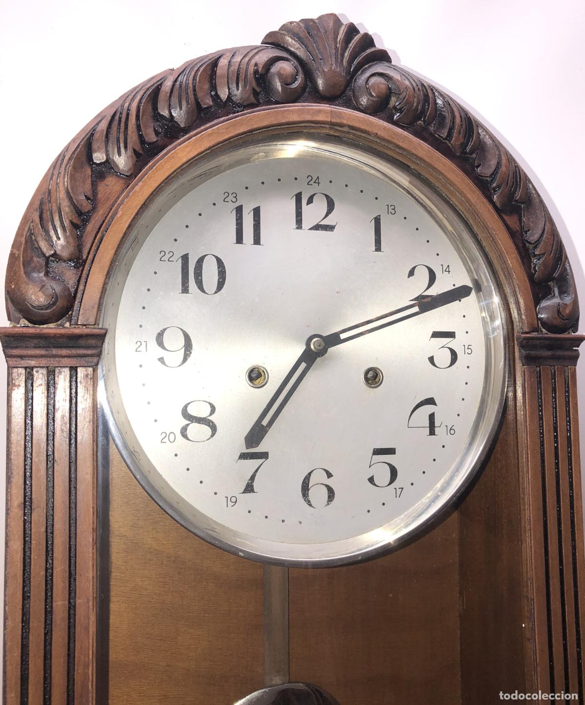 Relojes de pared: 64 cm - Antiguo reloj carrill&oacute;n de pared con caja talla de madera p&eacute;ndulo llave soner&iacute;a limpia