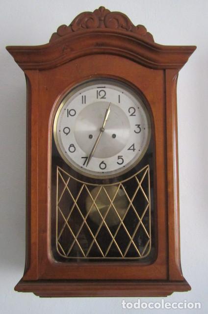 Relojes de pared: Antiguo reloj cuerda mec&aacute;nico a llave de pared alem&aacute;n con p&eacute;ndulo y campanadas a&ntilde;o 1950/60 funciona