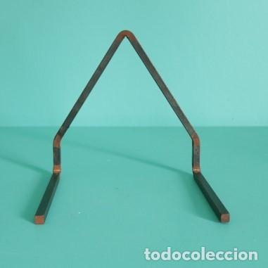 Relojes de pared: Colgador vintage de hierro forjado para reloj Morez o Comtoise &ndash; soporte mural casi invisible
