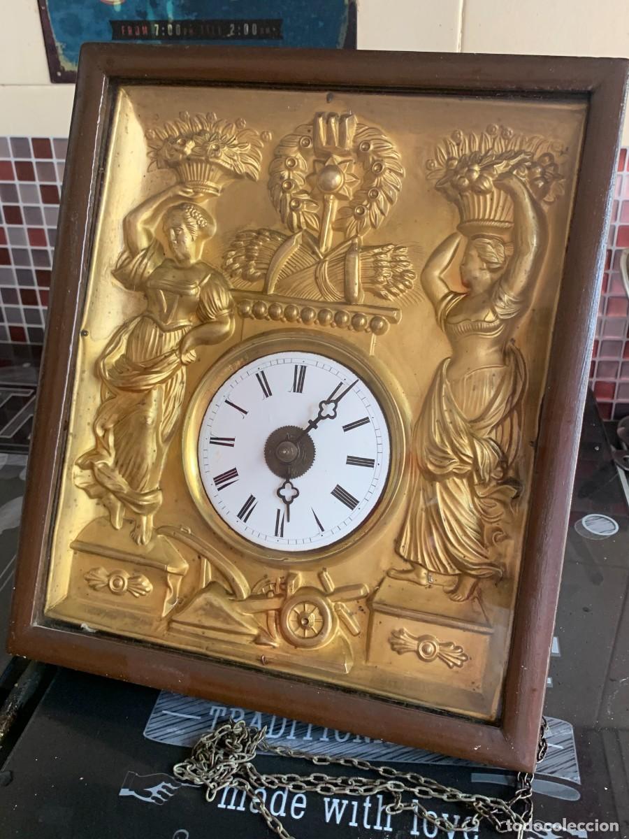 Relojes de pared: reloj antiguo de pared lat&oacute;n repujado - Foto 5