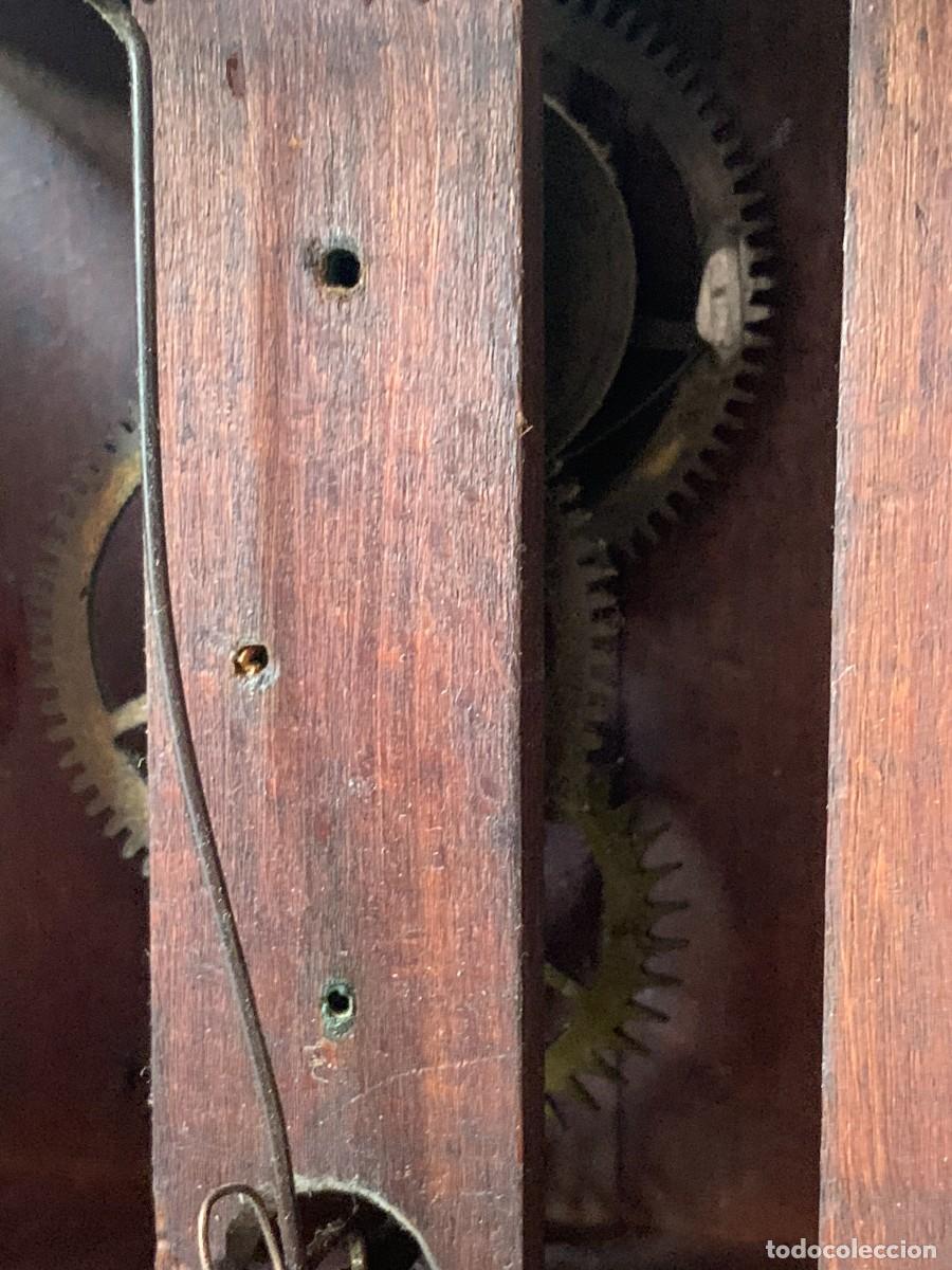 Relojes de pared: reloj antiguo de pared lat&oacute;n repujado - Foto 12