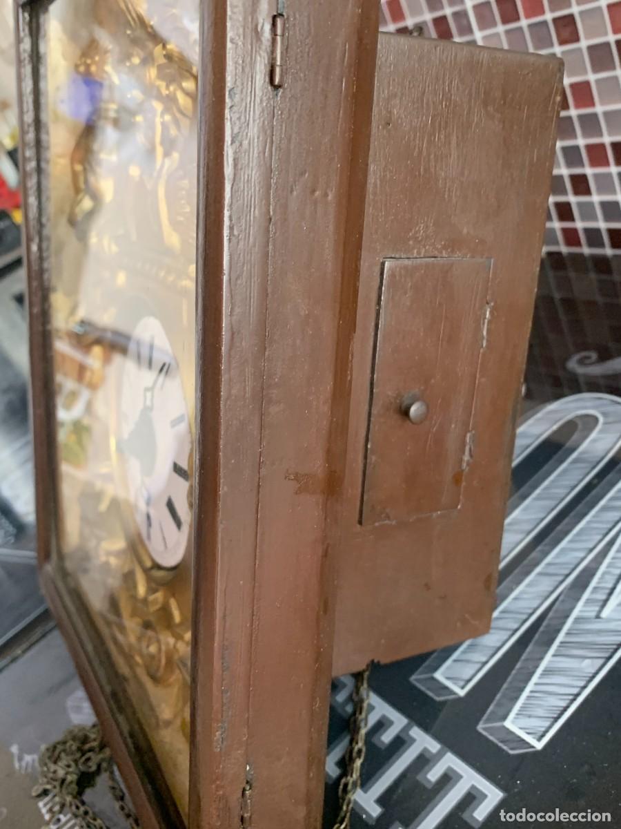 Relojes de pared: reloj antiguo de pared lat&oacute;n repujado - Foto 15