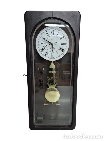 Relojes de pared: Reloj de Pared de P&eacute;ndulo - Maquina a Pilas - Antigua Caja para Cuadro El&eacute;ctrico