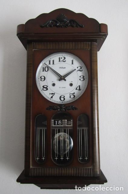 Relojes de pared: Reloj antiguo de pared con cuerda 31 d&iacute;as, con indicaci&oacute;n fecha y d&iacute;a con campanadas y funciona bien