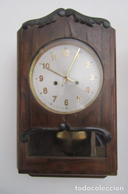 Relojes de pared: Antiguo reloj cuerda mec&aacute;nico manual llave antiguo de pared espa&ntilde;ol con p&eacute;ndulo a&ntilde;o 1940/50 funciona