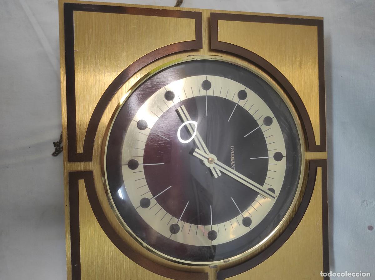 Wanduhren: Antiguo reloj de pared Alem&aacute;n, Radiant le faltan el p&eacute;ndulo las pesas, el reloj funciona!