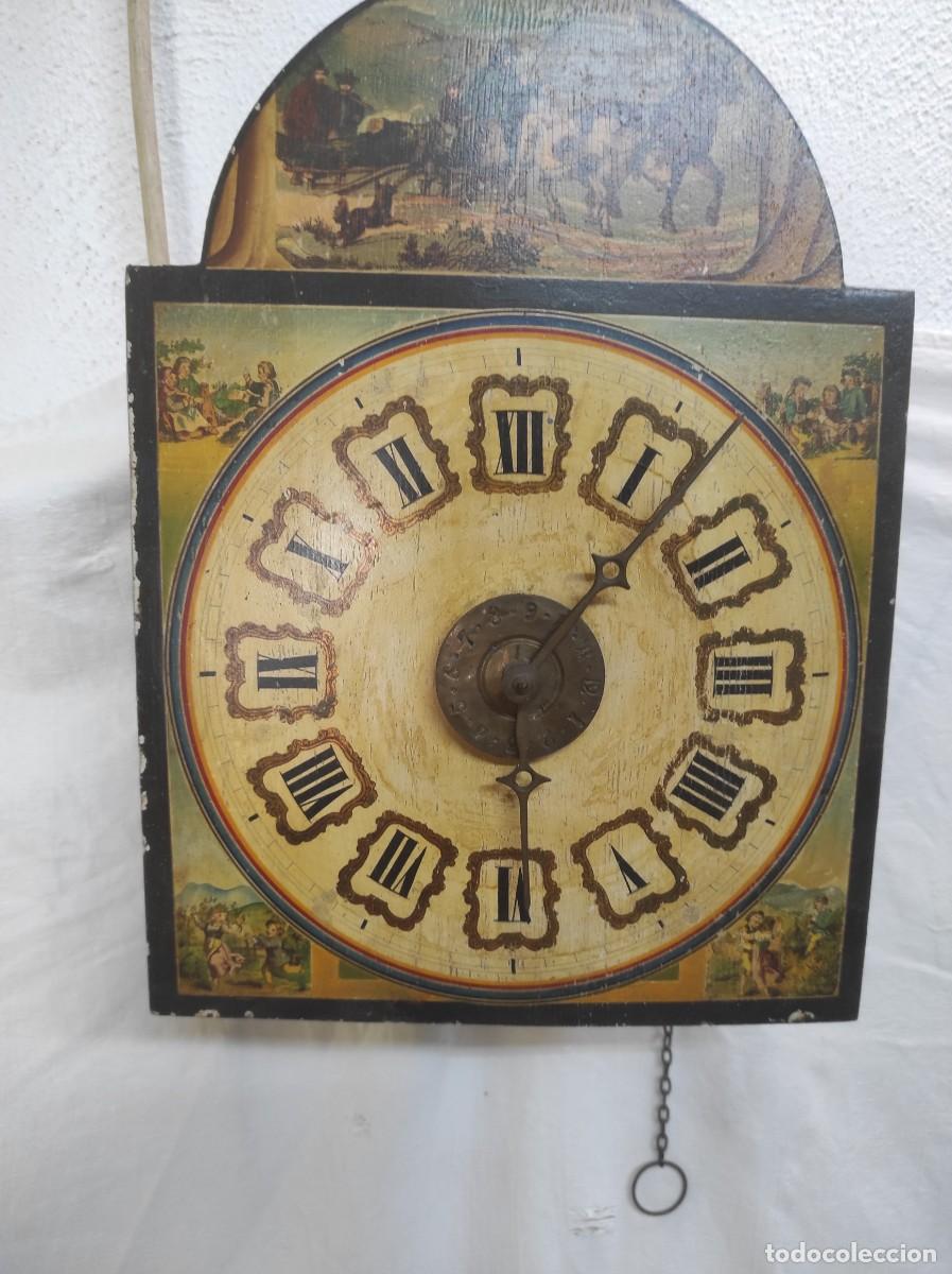 Wanduhren: Reloj de pared, ratera frontal de madera, no tiene pesas ni p&eacute;ndulo, el mecanismo funciona!