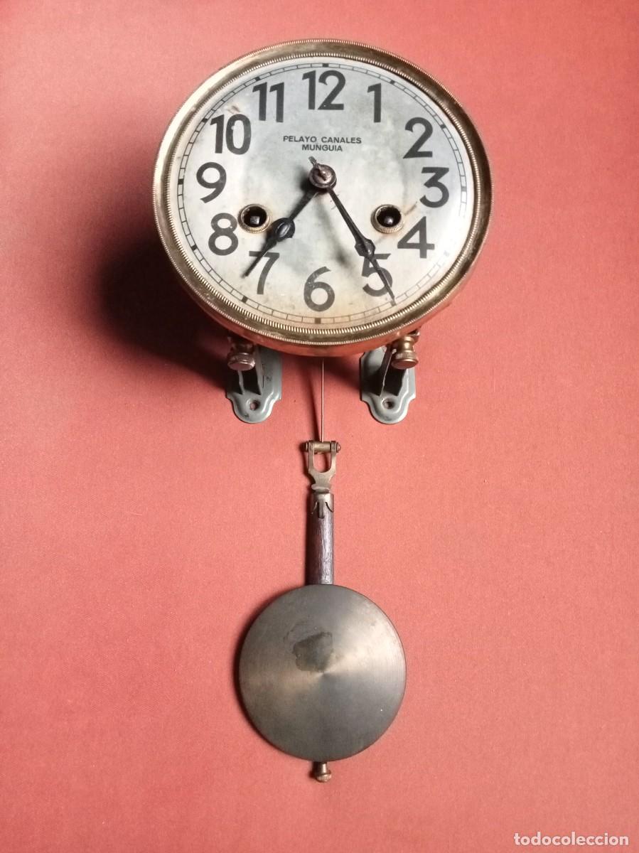 Relojes de pared: MAQUINARIA RELOJ ANTIGUO, SI LE DAS CUERDA SUENA Y CREO QUE FUNCIONA