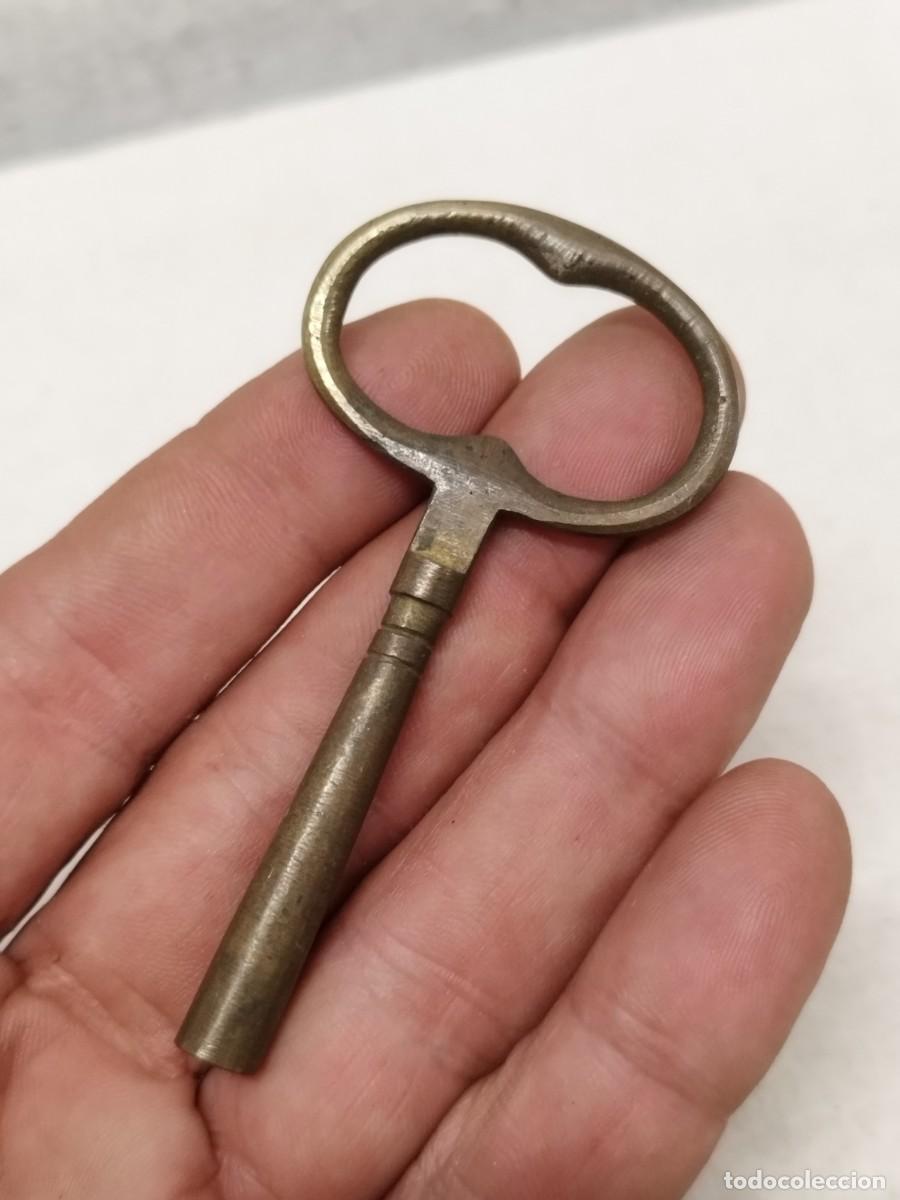 Rel&oacute;gios de parede: Antigua llave de lat&oacute;n o cobre. Para dar cuerda a reloj, relojes de pared o sobremesa.