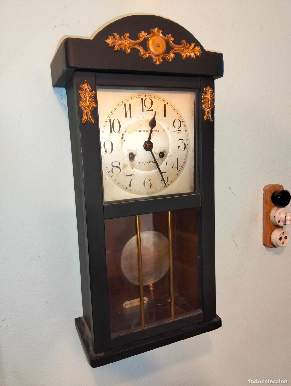 Rel&oacute;gios de parede: Antiguo reloj de pared manual madera negra dorada mid-century a&ntilde;os 50-60 Manresa Francisco Borr&aacute;s