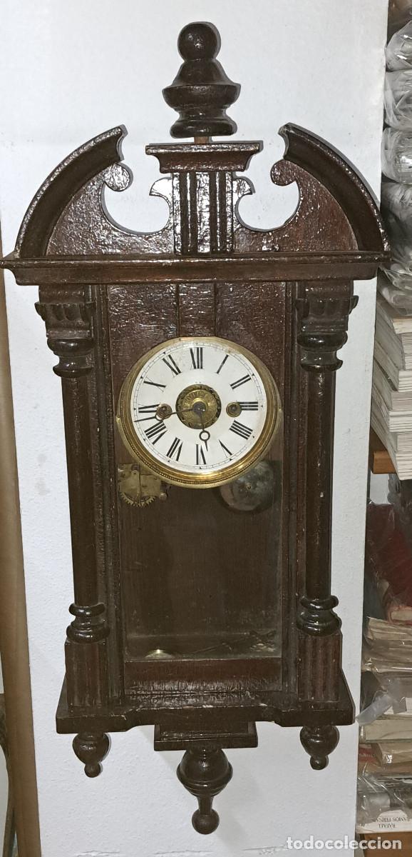 Wall clocks: ANTIGUO RELOJ DE PARED - MEDIDAS TOTALES CON ADORNOS; 70 x 27 x 17 cms. - LEER ESTADO