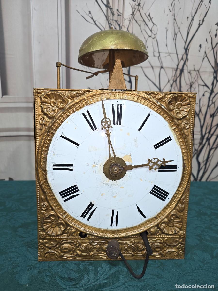 Relojes de pared: Reloj antiguo tipo Morez o Comtoise de fabricaci&oacute;n francesa, datado habitualmente en el siglo XIX