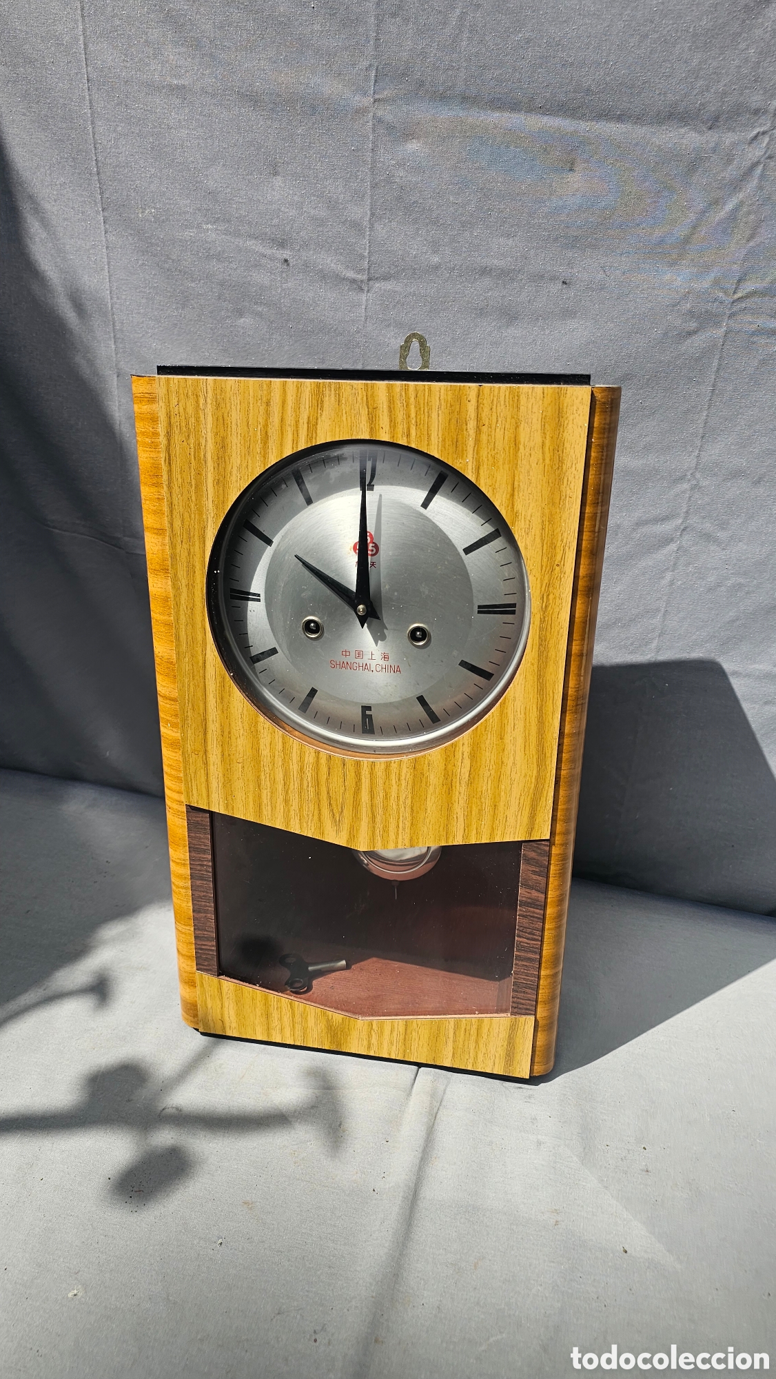 Relojes de pared: Antiguo reloj de cuerda de pared - Foto 2