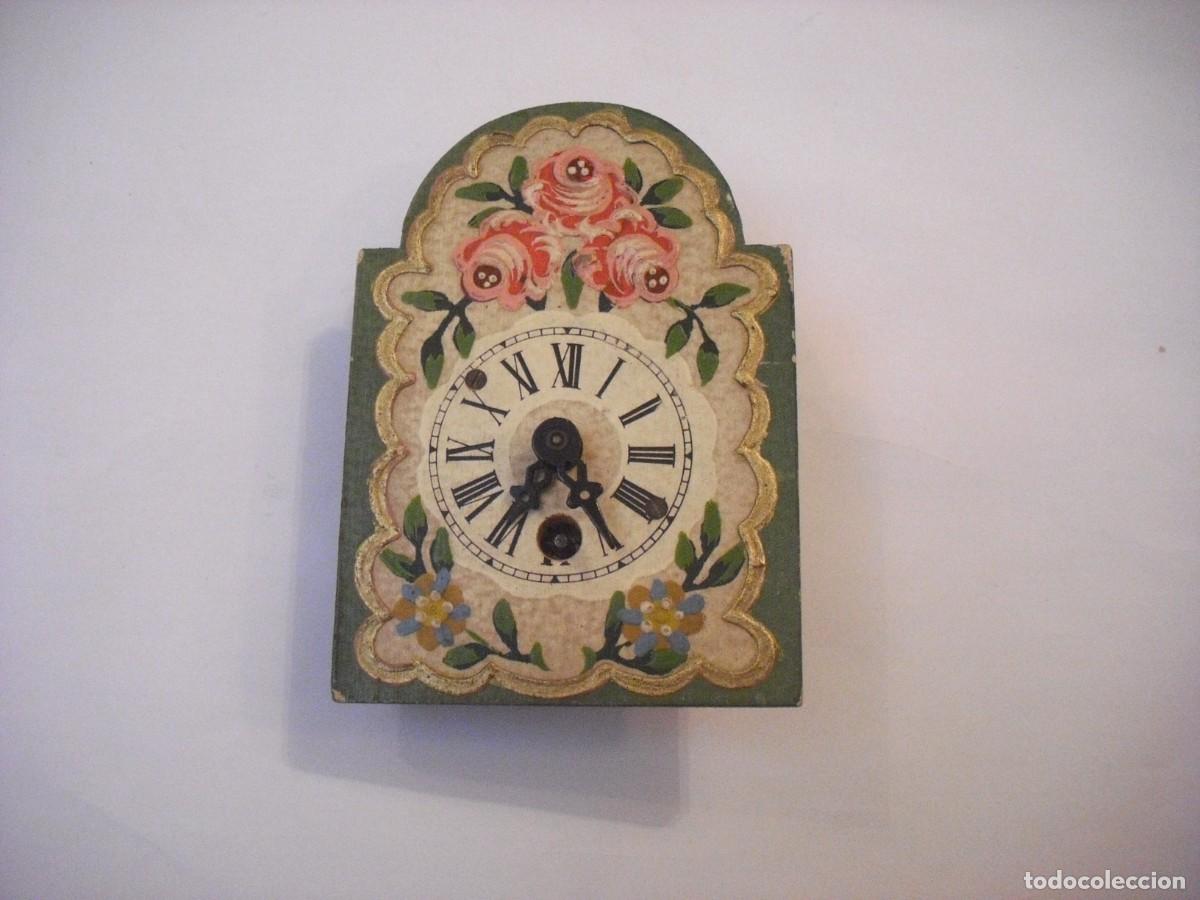 Relojes de pared: MINI RELOJ DE PARED DECORADO A MANO 10 X 7CM .