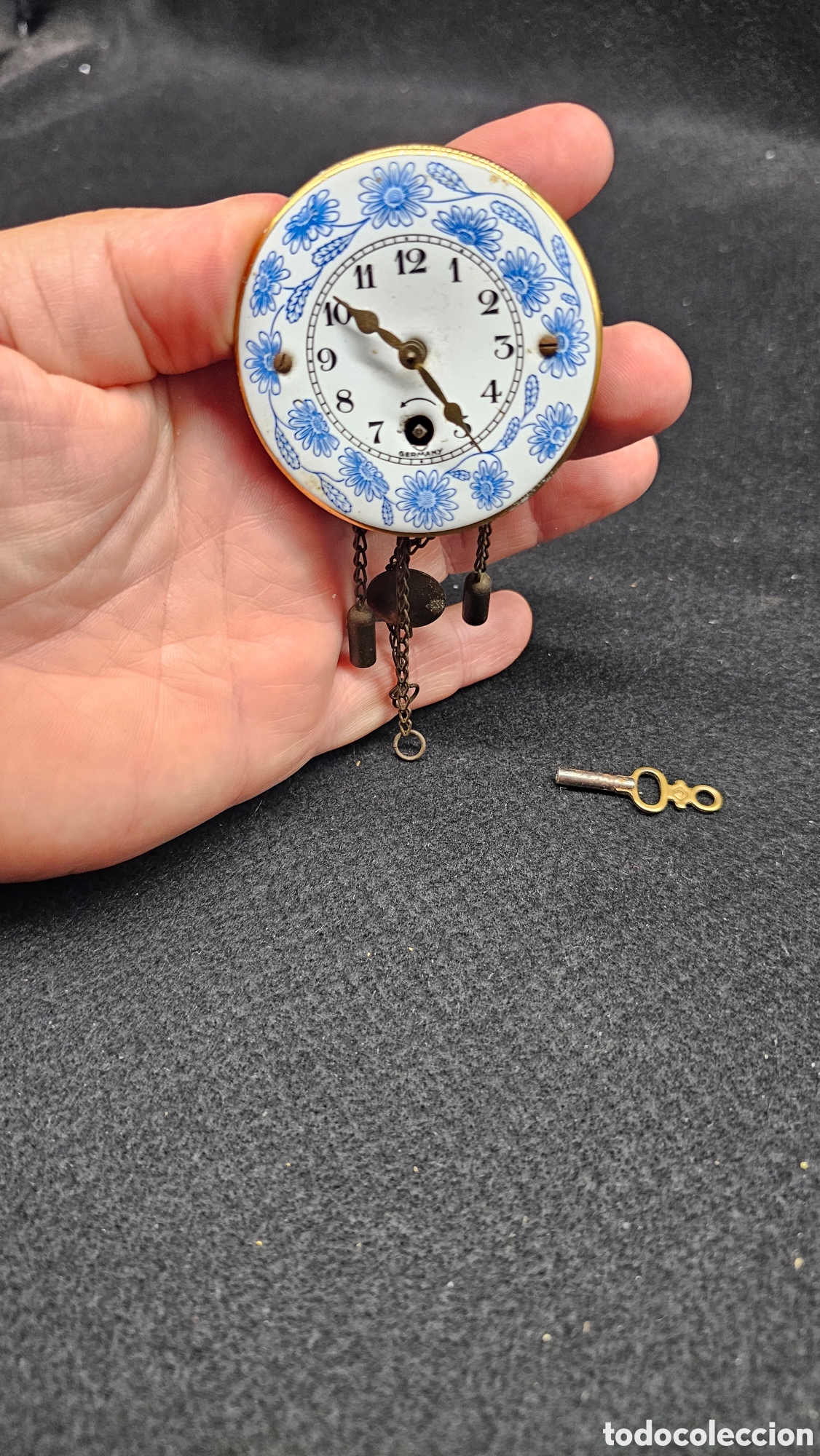 Wanduhren: Reloj miniatura de pared alem&aacute;n a cuerda