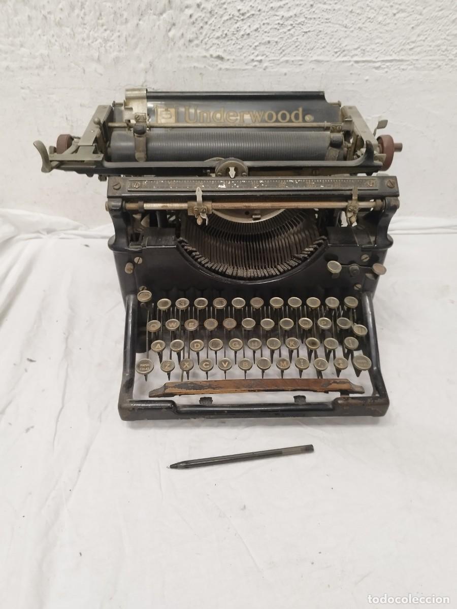 Relojes de pared: Antigua m&aacute;quina de escribir Underwood, sin probar.