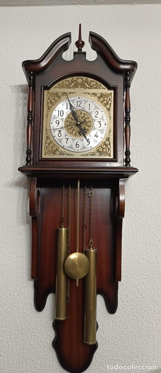 Relojes de pared: Reloj de pared Radiant de pesas y p&eacute;ndulo, caja de madera