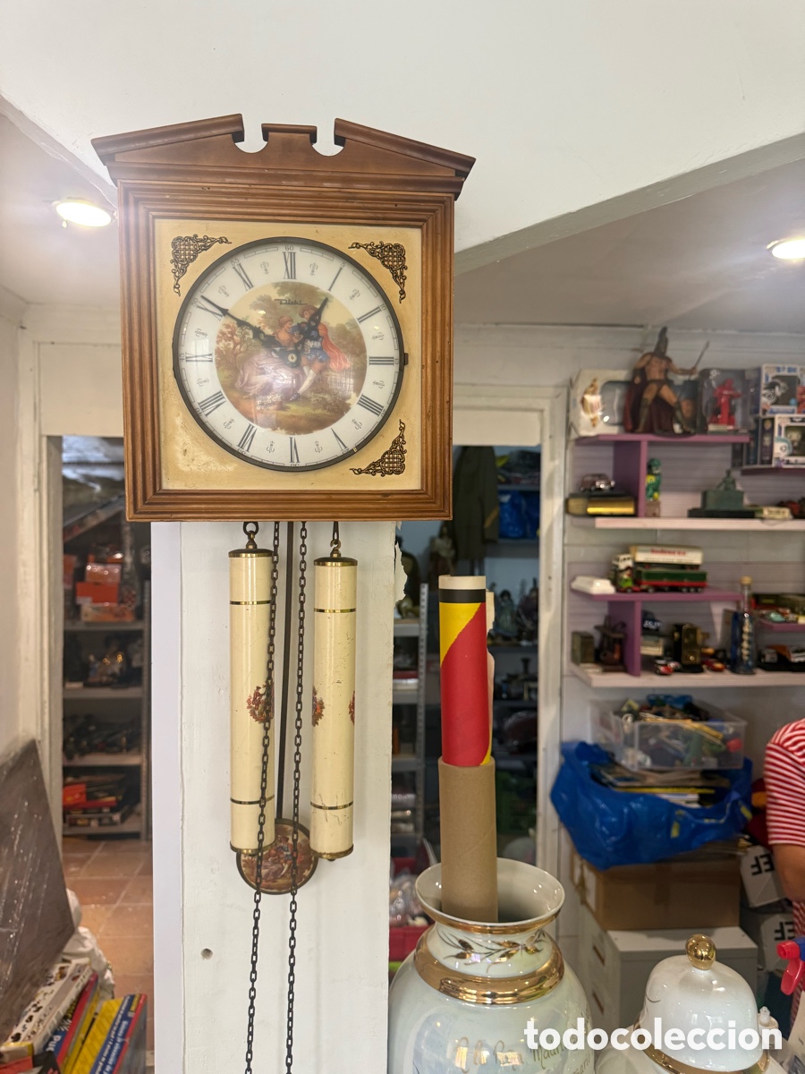 Wanduhren: RELOJ ANTIGUO MEC&Aacute;NICO DIEHL ALEM&Aacute;N CON SONER&Iacute;A &ndash; ESCENA ROM&Aacute;NTICA &ndash; A&Ntilde;OS 50.