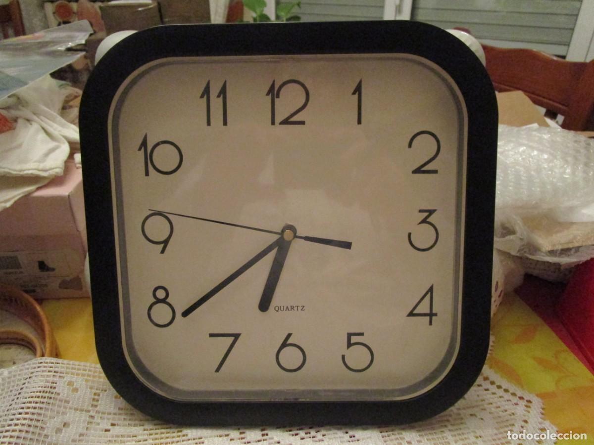Relojes de pared: RELOJ DE PARED EN BLANCO Y NEGRO - Foto 1