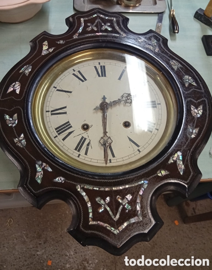 Relojes de pared: Raro reloj ojo de buey con n&aacute;car siglo XIX