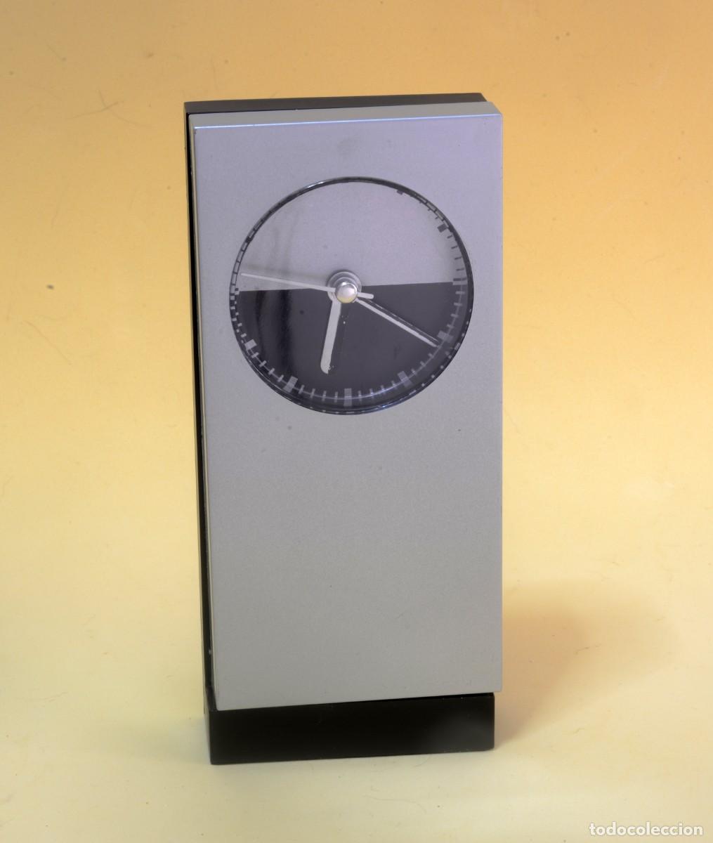 Relojes de pie: CURIOSO RELOJ DE DISE&Ntilde;O, QUARTZ - Foto 1