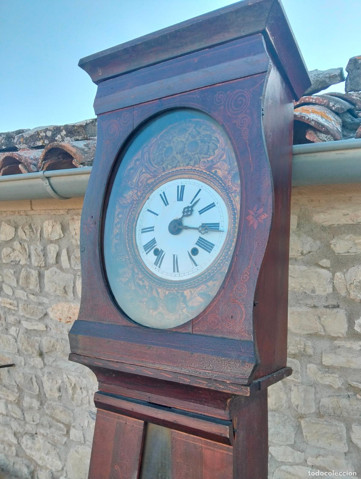 Rel&oacute;gios de p&eacute;: Antiguo reloj Morez con caja de madera original de antesala pintada a mano mediados siglo XIX-XX