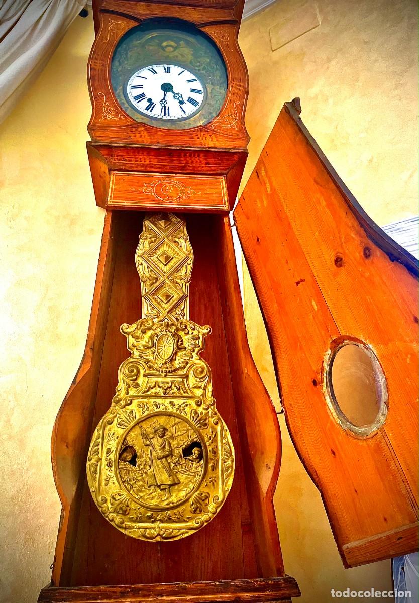 Relojes de pie: Reloj de pie franc&eacute;s &laquo;Morbier&raquo; (tipo Comtoise) pintado, del siglo XIX