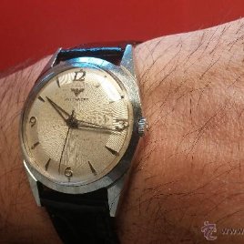 Antiguo reloj de caballero y carga manual Longines-Wittnauer de 1955