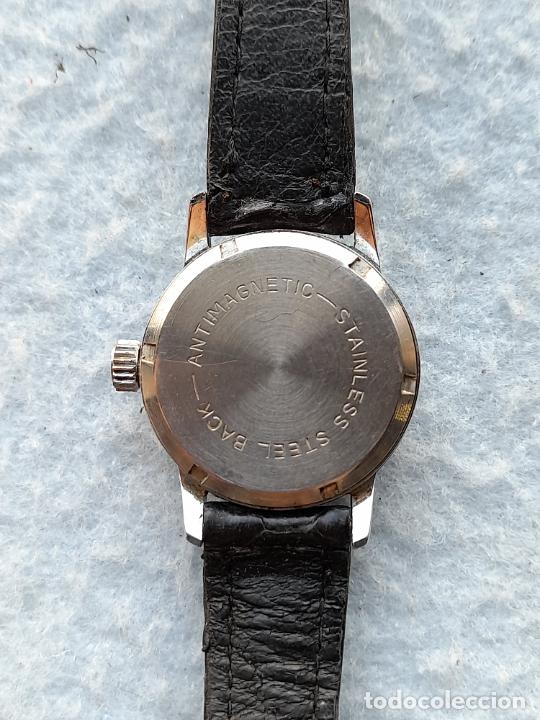 Relojes de pulsera: Reloj marca Capri. Cl&aacute;sico de dama. - Foto 2