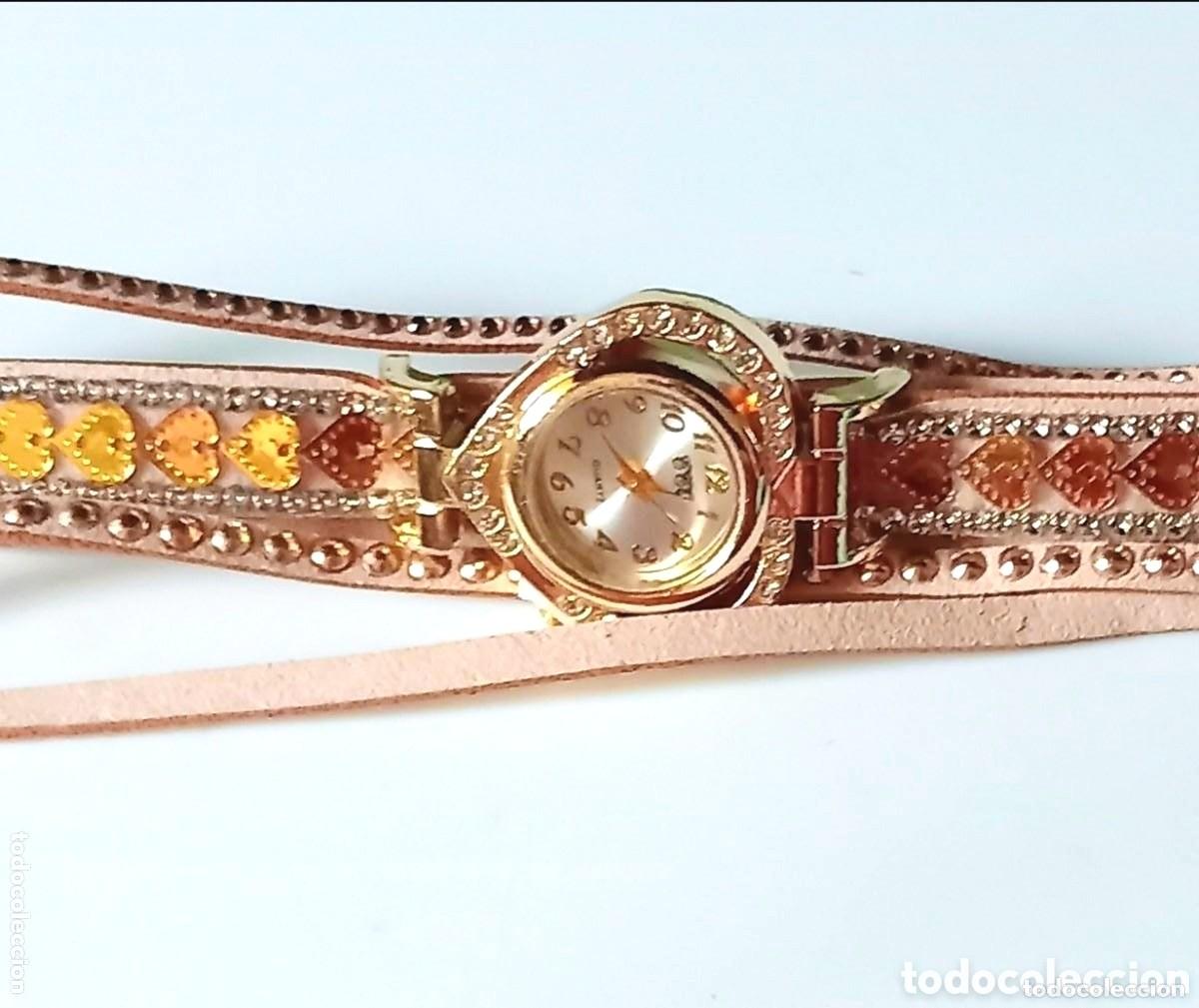 Relojes de pulsera: Original pulsera, reloj, brazalete color C&aacute;mel y tachuelas brillantes, simil cuero. Muy bonita