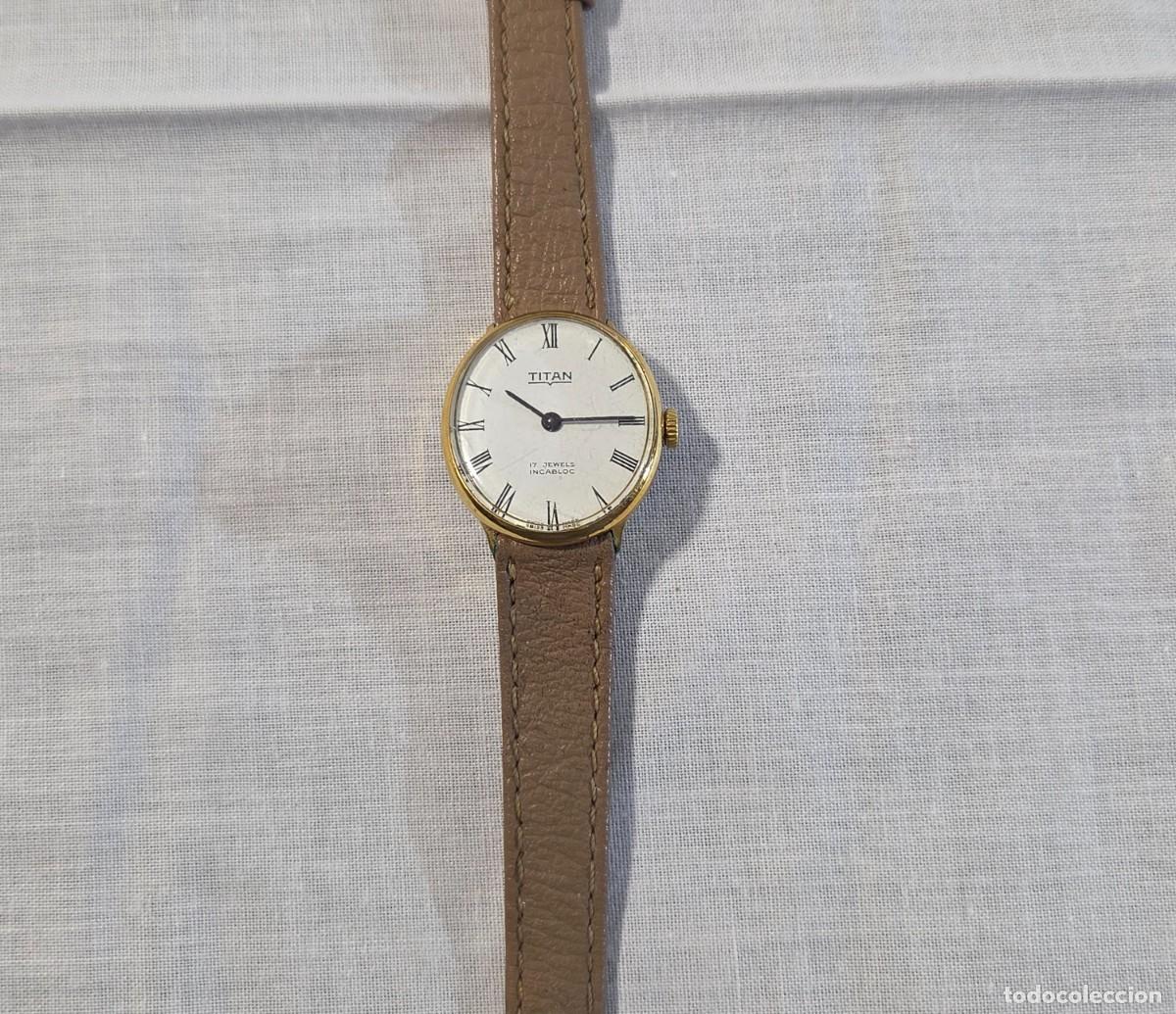 Relojes de pulsera: Reloj Titan a cuerda funcionando - Foto 2