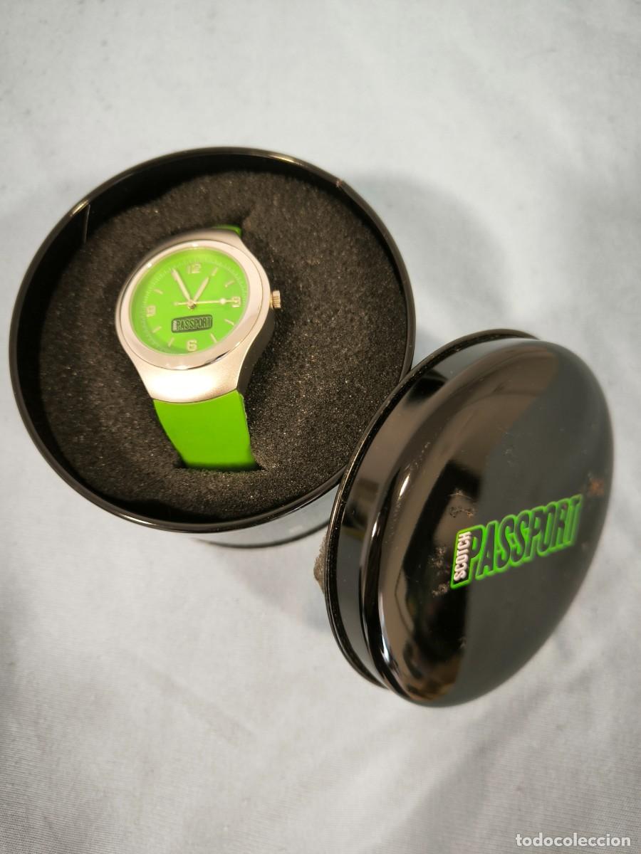 Relojes de pulsera: Reloj De Pulsera Passport Verde Con Caja Original &ndash; Dise&ntilde;o Moderno Y Llamativo