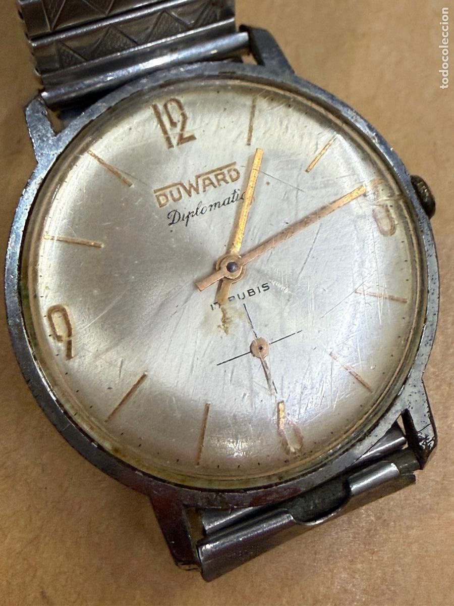 Relojes de pulsera: Antiguo reloj DUWARD DIPLOMATIC con correa metalica elastica. Funciona. La caja mide 3,3cms