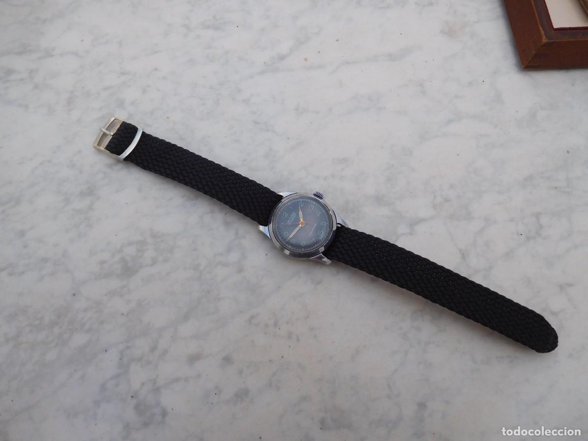 Relojes de pulsera: Reloj antiguo de cuerda manual Mockba